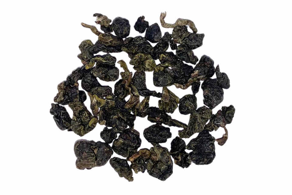 A pile of dark, twisted oolong tea leaves.